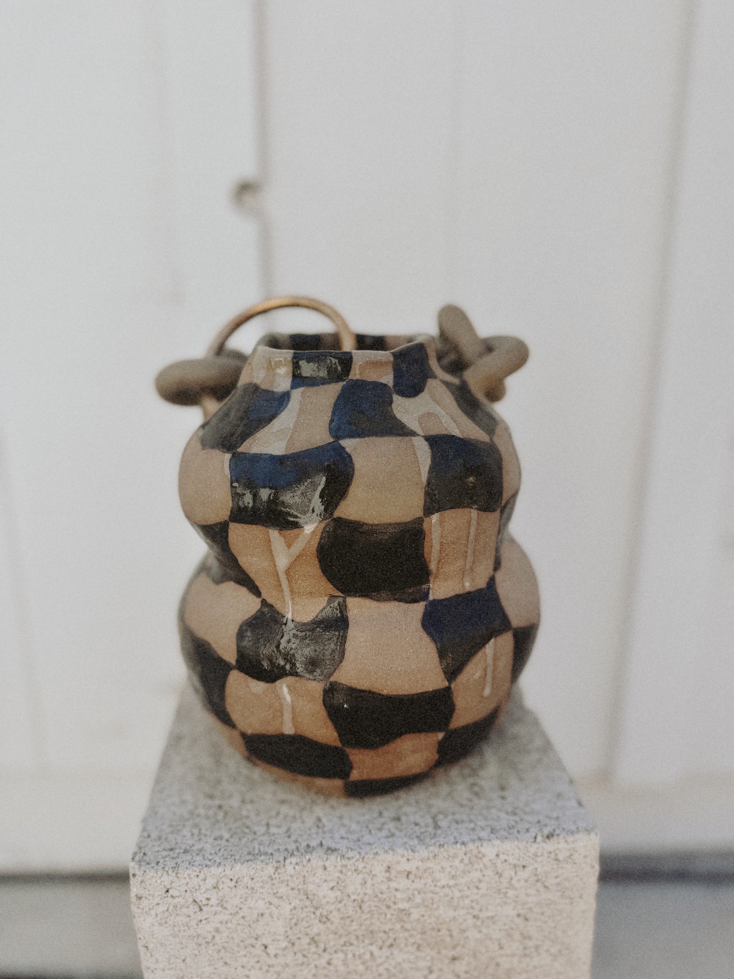 Dancing Checkered Chain vase
